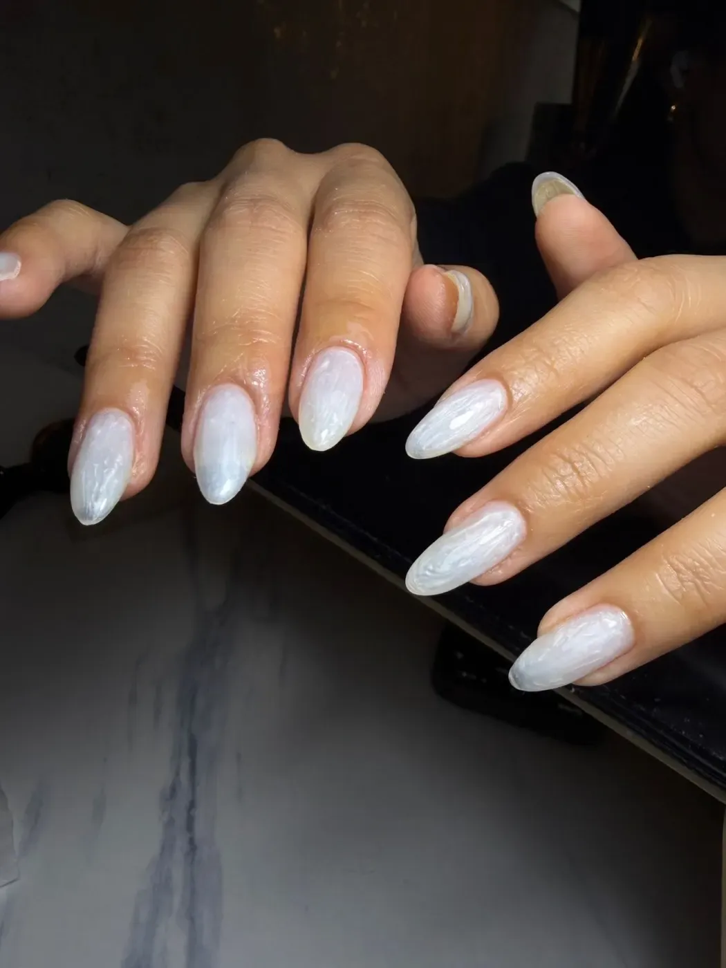 Parelwitte chrome nagels